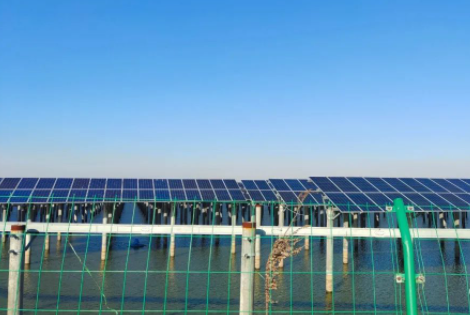 魚蝦養(yǎng)殖也可以在光伏板下方的水域進(jìn)行了